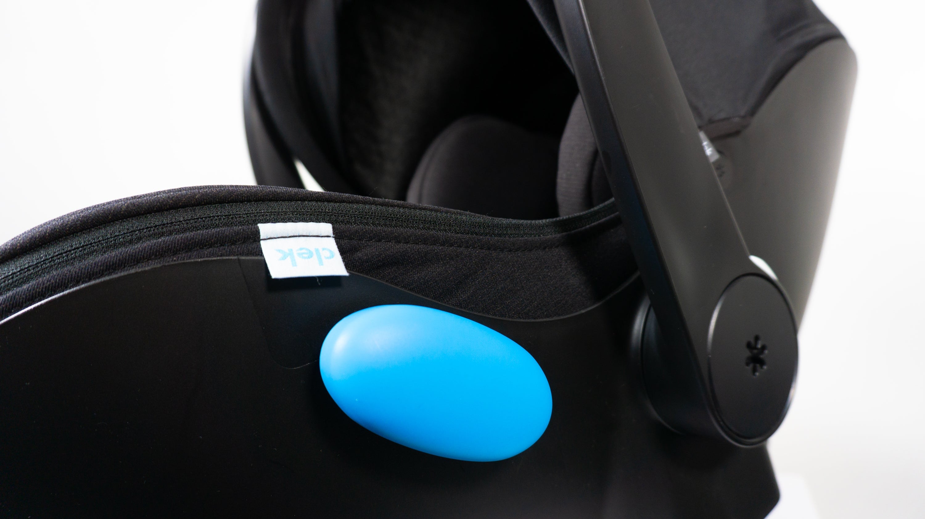 Railroad Ziip: the Zipper-Removable Cover for a Mess-Free Ride!