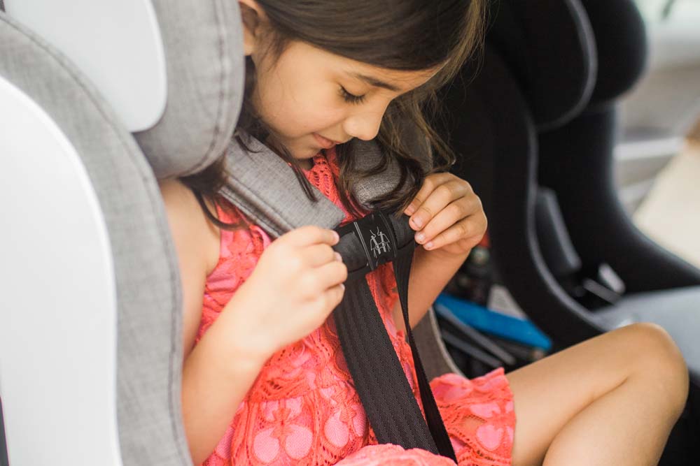 Child car seat clearance clip