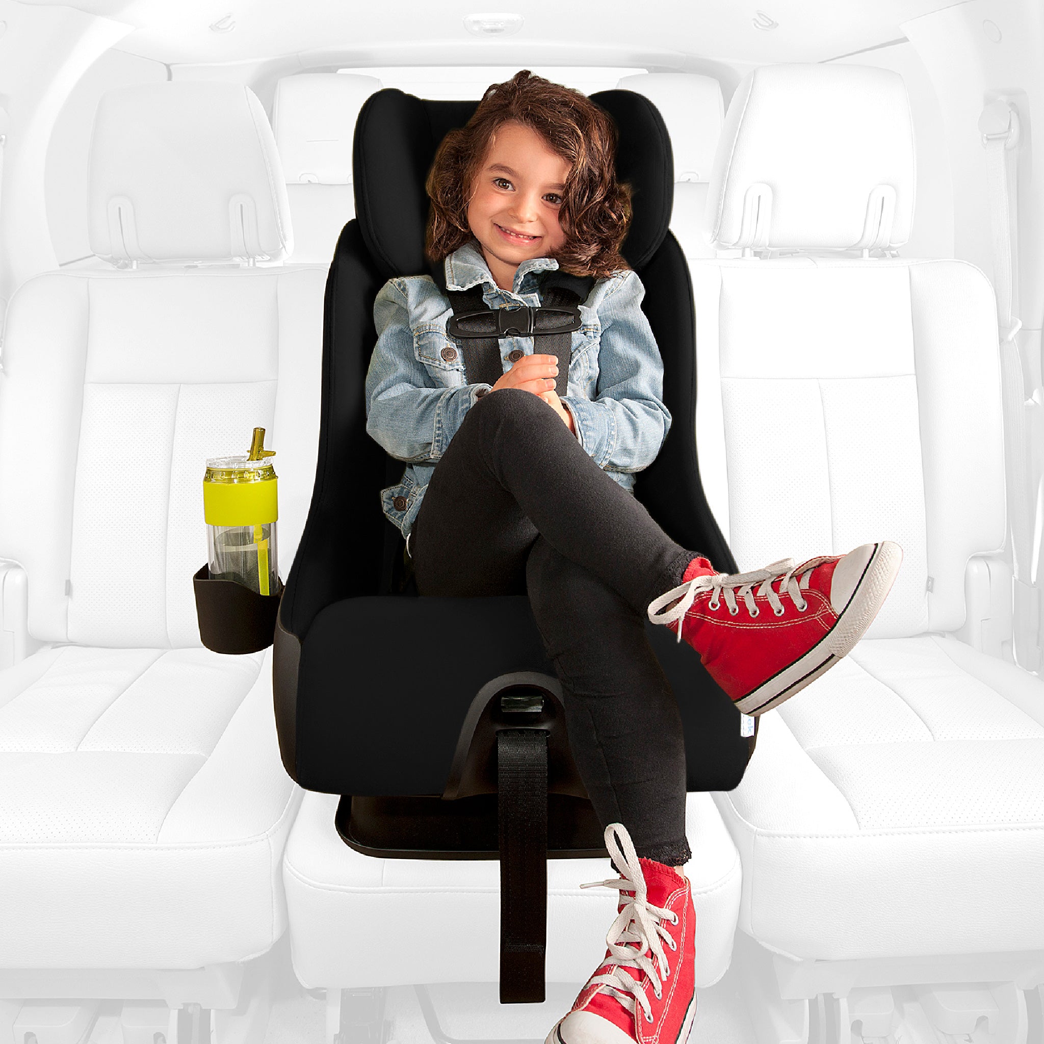 Child sitting forward-facing in a Clek Fllo all-groups